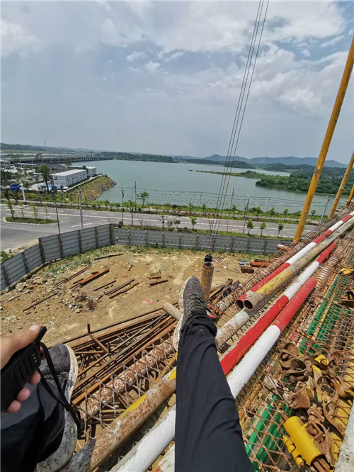 高阳县作业中发生设备损坏或人员意外，责任怎么划分？