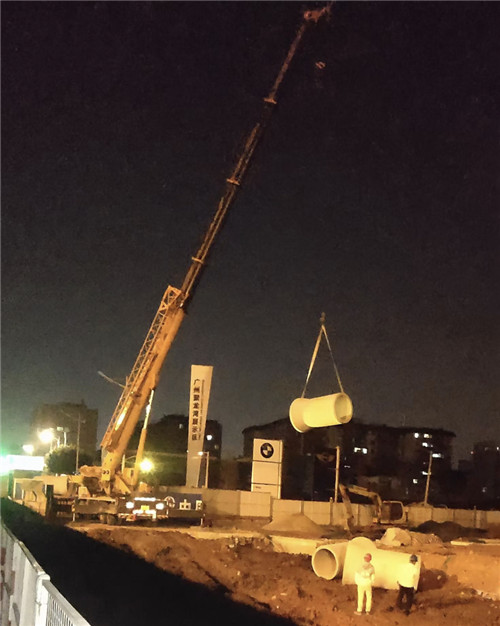 高阳县“弯臂矫正”—— 吊车的 “形变补偿” 技术